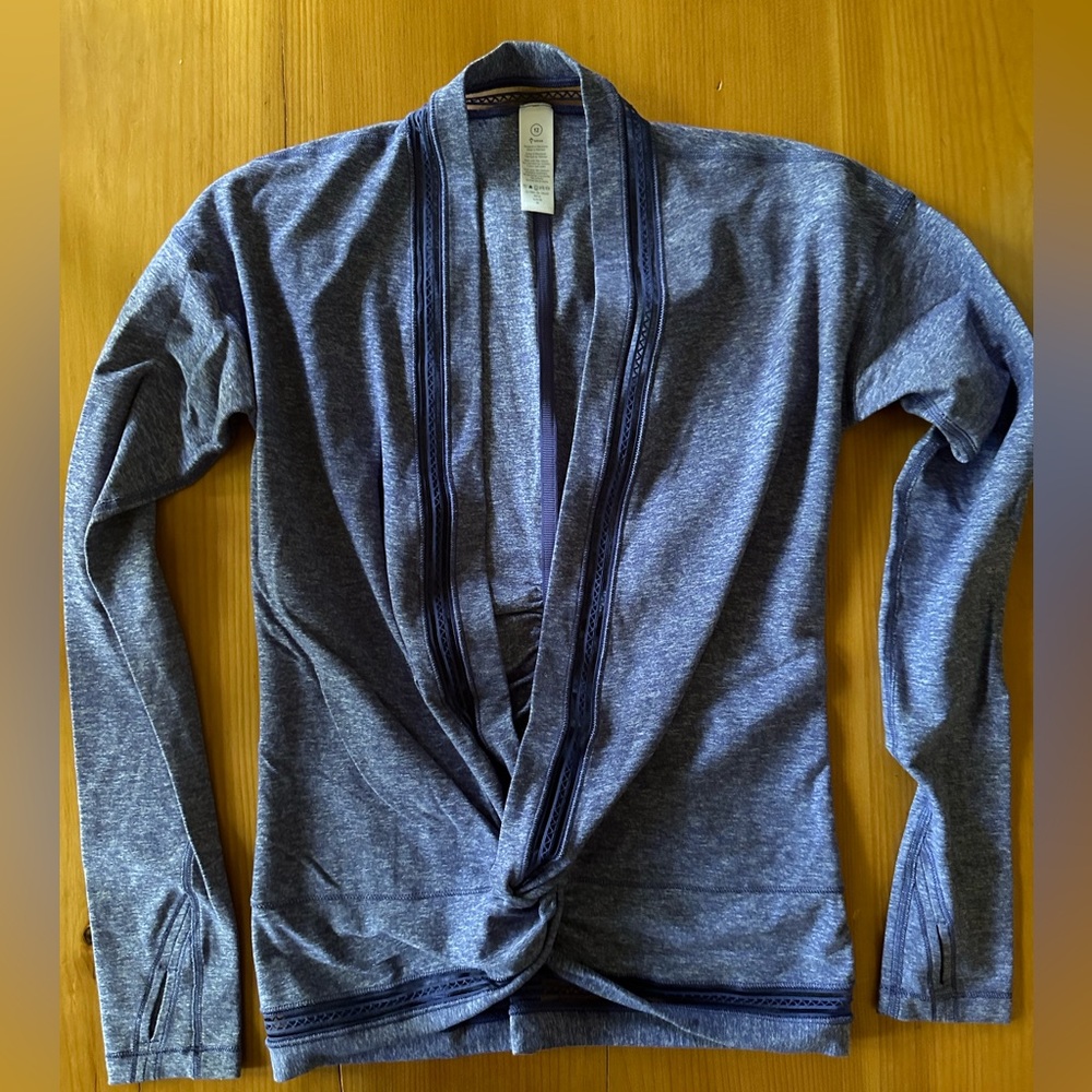 ivivva lululemon LIKE NEW condition pullover wrap style top DANCE SIZE girls 12
